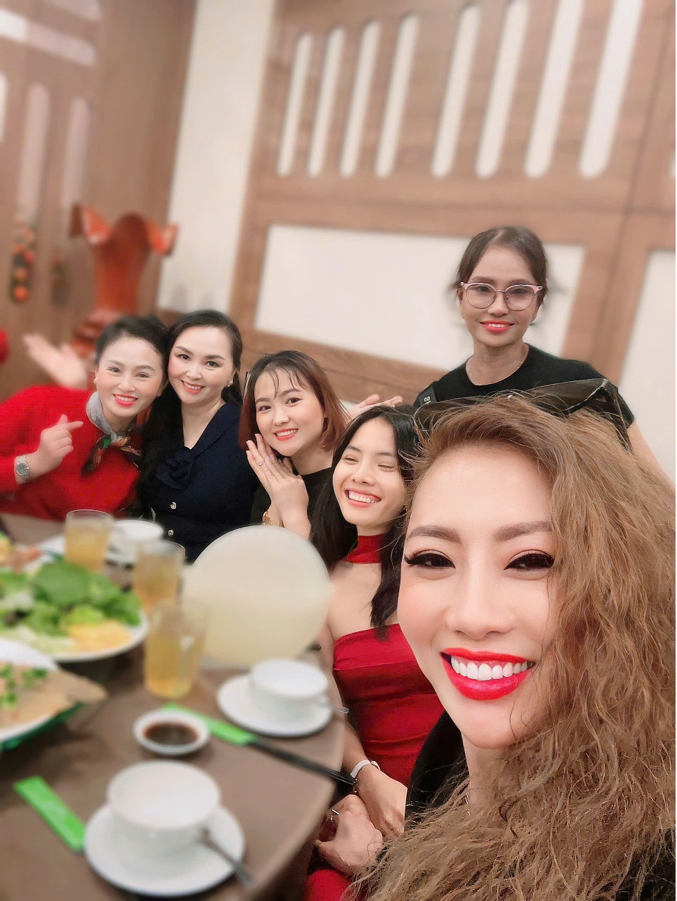 doanh-nhan-duong-thi-hong-linh-3-1752918352.png