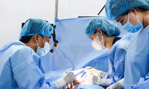 Nâng ngực tạo hình vạt chữ T: Giải pháp tái tạo dáng ngực sa trễ nặng
