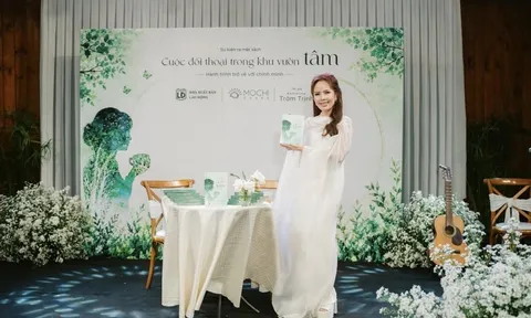 Cuộc Đối Thoại Trong Khu Vườn Tâm: Khi vẻ đẹp của người phụ nữ bắt đầu từ bên trong