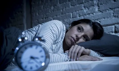 Mất ngủ kéo dài sau mắc Covid-19: Cách trị bằng dưỡng sinh đơn giản, không cần dùng thuốc