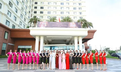 Trang phục công sở của thương hiệu thời trang Miss Thủy được trình diễn tại Bà Nà Hills