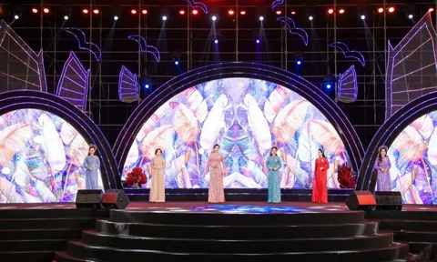 NTK Tony Phạm mang BST áo dài “Ánh châu sa” đến bán kết Hoa hậu Doanh nhân Biển 2023