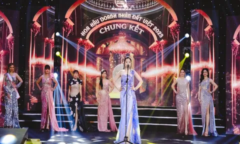 NTK Tommy Nguyễn đứng sau những thiết kế dạ hội đầy lộng lẫy trên sân khấu Hoa hậu Doanh nhân Đất Việt 2023