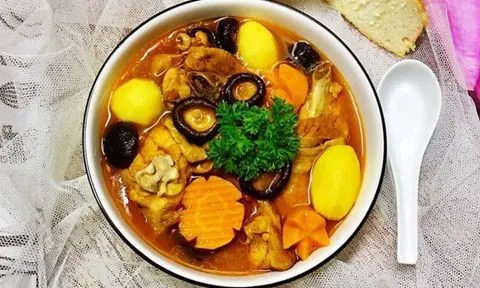 Món ngon cuối tuần: Gà nấu nấm đơn giản mà bổ dưỡng