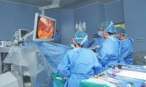 Chàng trai 19 tuổi hiến gan cứu cha