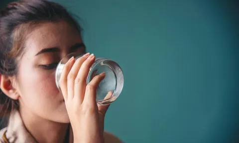 Điều gì xảy ra khi bạn chỉ uống 1,5 lít nước mỗi ngày?