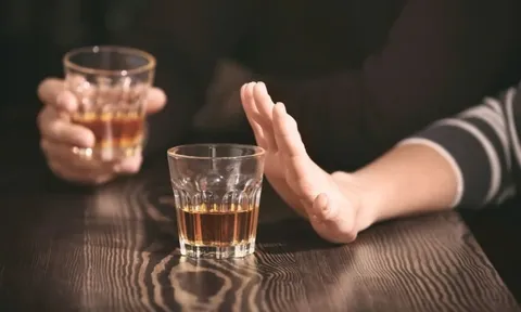 Cứu người đàn ông ngộ độc cồn công nghiệp