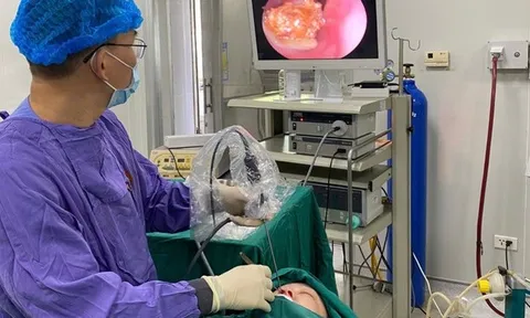 Tắc mũi kéo dài, đi khám, người đàn ông 34 tuổi sốc nặng khi phát hiện "bí mật đáng sợ"