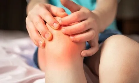 "Thủ phạm" khiến bé gái bỗng dưng đau khớp gối