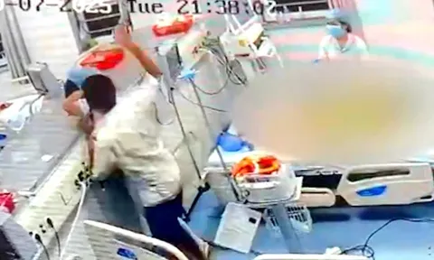 Camera ghi lại cảnh 1 điều dưỡng ở TP HCM bị hành hung khi đang cấp cứu bệnh nhân