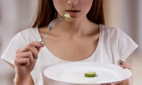 Ám ảnh ngoại hình, nữ sinh ăn kiêng đến kiệt sức
