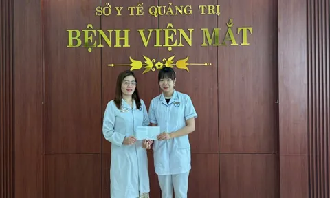 CLIP: Giây phút nữ điều dưỡng nhanh trí cứu người đàn ông bất ngờ gục ngã, ngừng tim