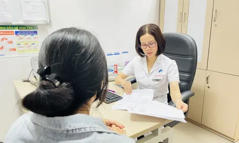 Ngứa khắp người sau mưa lũ, cả nhà phát hiện mắc bệnh ghẻ