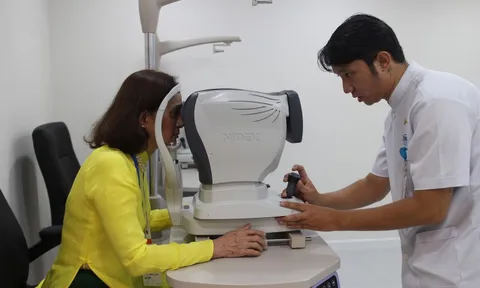 Khám mắt miễn phí, hỗ trợ chi phí phẫu thuật tật khúc xạ cho người dân