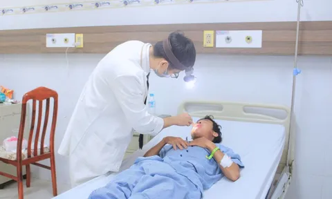 Uống nước bị trào ngược lên mũi, đến bệnh viện phát hiện điều bất ngờ