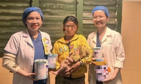 Bé sơ sinh 5 ngày tuổi thủng dạ dày vì được mẹ cho ăn… cơm