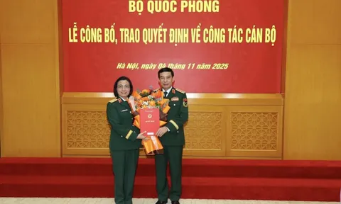 Nữ bác sĩ được thăng quân hàm Trung tướng