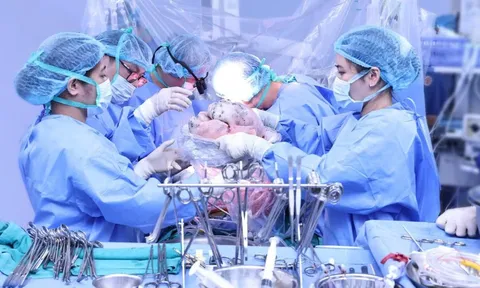 Chia lá gan trong ổ bụng, hồi sinh hai cuộc đời