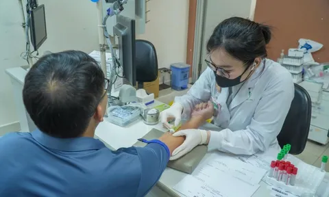 Bệnh viện khám tầm soát miễn phí tuyến giáp cho hơn 600 giáo viên nhân dịp 20-11