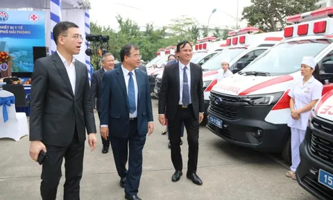 Hải Phòng tiếp nhận tài trợ 15 xe cứu thương và trang thiết bị trị giá hơn 26 tỉ đồng