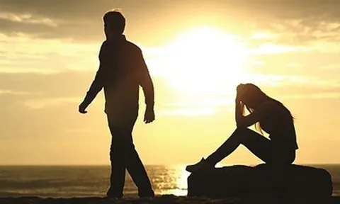 Buông chiếc ly vỡ xuống