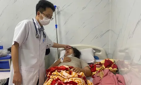 Vụ ngộ độc sau khi ăn bánh mì: Số người nhập viện tiếp tục tăng, 1 cụ ông diễn tiến nặng