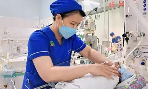 Hơn 40 ngày nỗ lực cứu bé sinh non người nước ngoài