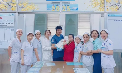 Cứu sống thai nhi khi song thai biến chứng hy hữu