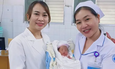 Chuyện chưa kể về ca song thai hiếm gặp