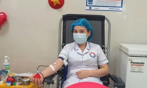 Hành động ý nghĩa của nữ nhân viên y tế ở Quảng Trị