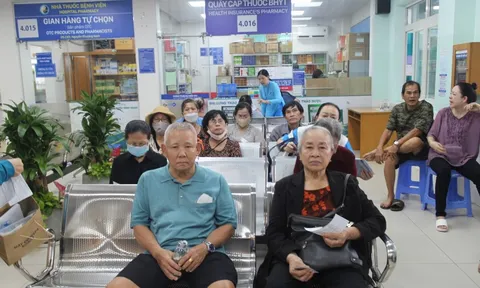 TPHCM: Cấp thẻ BHYT cho người dân các xã, phường an toàn khu gặp khó khăn