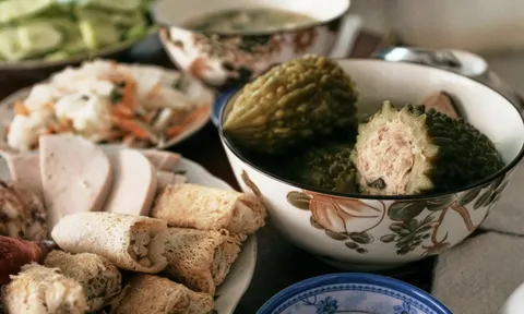 Bác sĩ lưu ý về ăn uống, rượu bia, thức khuya ngày Tết