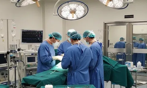 Đau bụng đi khám, người phụ nữ sốc nặng khi biết kết quả