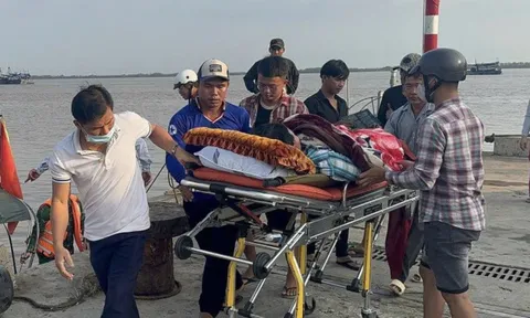 Đang điều khiển tàu, thuyền trưởng bất ngờ co giật, bất tỉnh