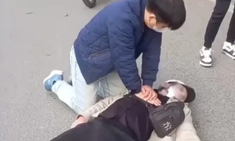 Bác sĩ ép tim cứu sống thanh niên ngừng tuần hoàn trên phố