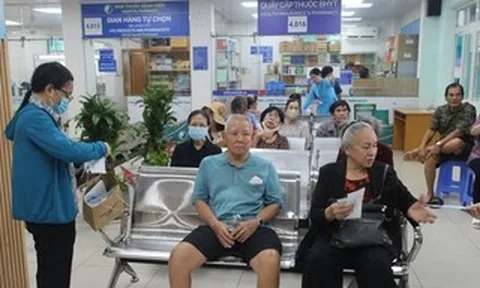 Lương cơ sở dự kiến tăng 8%, BHYT thay đổi ra sao?