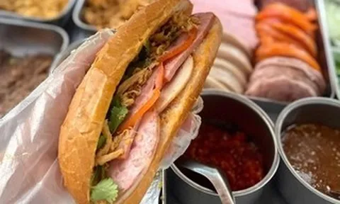 19 người nghi ngộ độc sau khi ăn bánh mì ở Quảng Ngãi