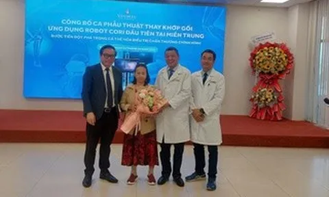 Lần đầu tại miền Trung: Thay khớp gối bằng robot, bệnh nhân tập đi ngay sau mổ