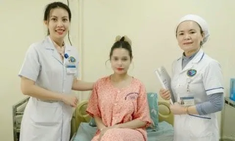 Khối u bằng cả gang tay trong bụng người phụ nữ trẻ