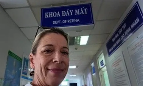 Nữ du khách Mỹ bất ngờ với chi phí khám mắt 45.000 đồng tại Đà Nẵng