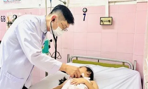 Vụ nghi ngộ độc thực phẩm ở trường học: Thêm nhiều học sinh nhập viện