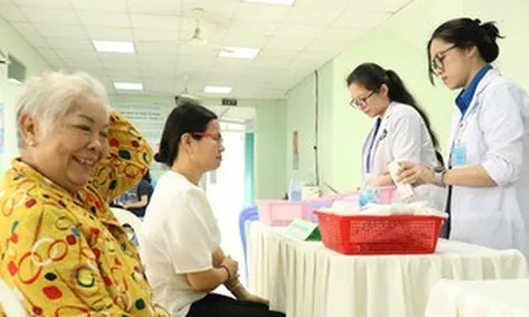 Người bệnh BHYT mua thuốc bên ngoài, bệnh viện bị trừ tiền