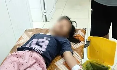 20 người nhập viện sau khi ăn bánh mì