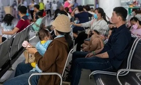 Nắng nóng cực đoan "tấn công" trẻ nhỏ