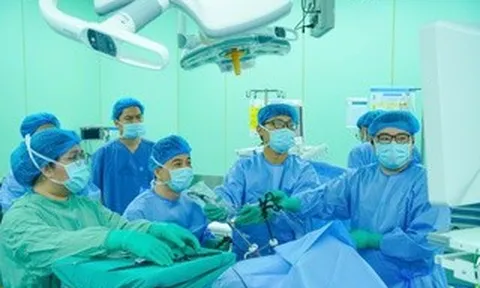 Người đàn ông Indonesia sang Việt Nam mổ ung thư đại trực tràng