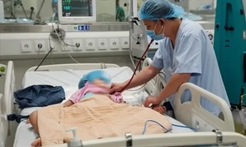 Bé 3 tuổi đuối nước ở bể bơi khi đi du lịch