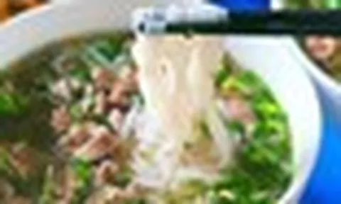Ăn phở kiểu này, đừng trách vì sao mỡ máu và huyết áp cao