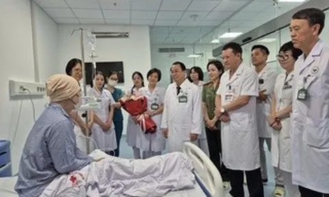 Ghép tế bào gốc cứu người mẹ trẻ mắc ung thư hiếm