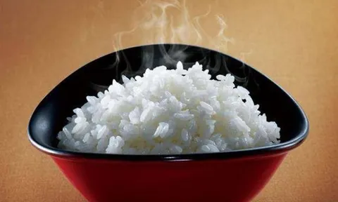 Đừng nấu cơm kiểu cũ, "bỏ túi" mẹo đơn giản giúp cơm luôn dẻo tơi, không cháy đáy nồi