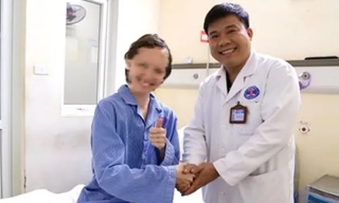 Bệnh nhân người Nga tự đi lại sau mổ u não 7 ngày